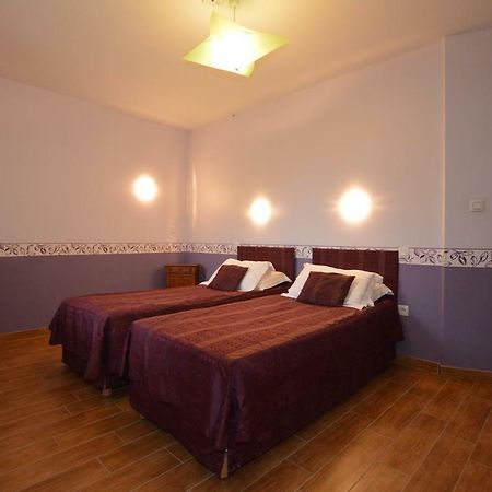 La Roche Bed and Breakfast Saint-Etienne-en-Cogles Buitenkant foto