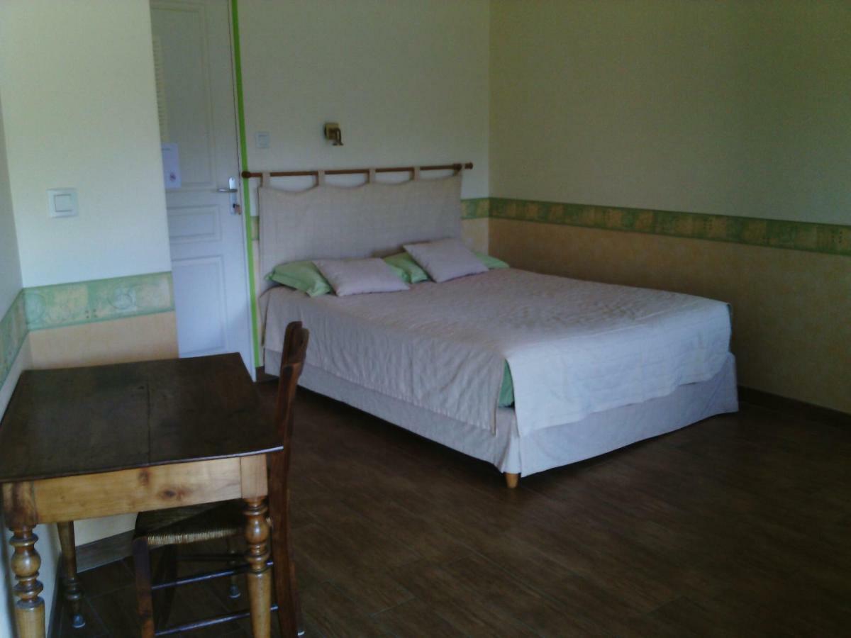 La Roche Bed and Breakfast Saint-Etienne-en-Cogles Buitenkant foto