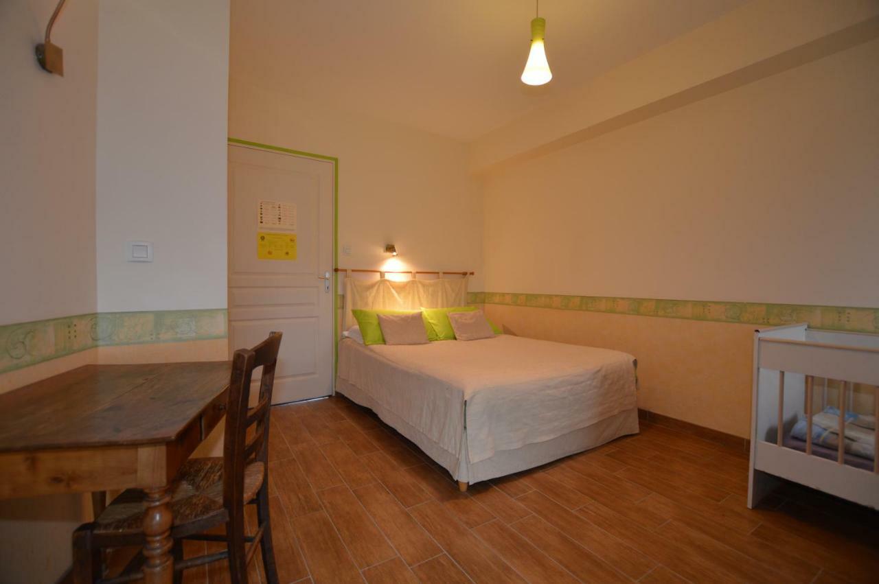 La Roche Bed and Breakfast Saint-Etienne-en-Cogles Buitenkant foto