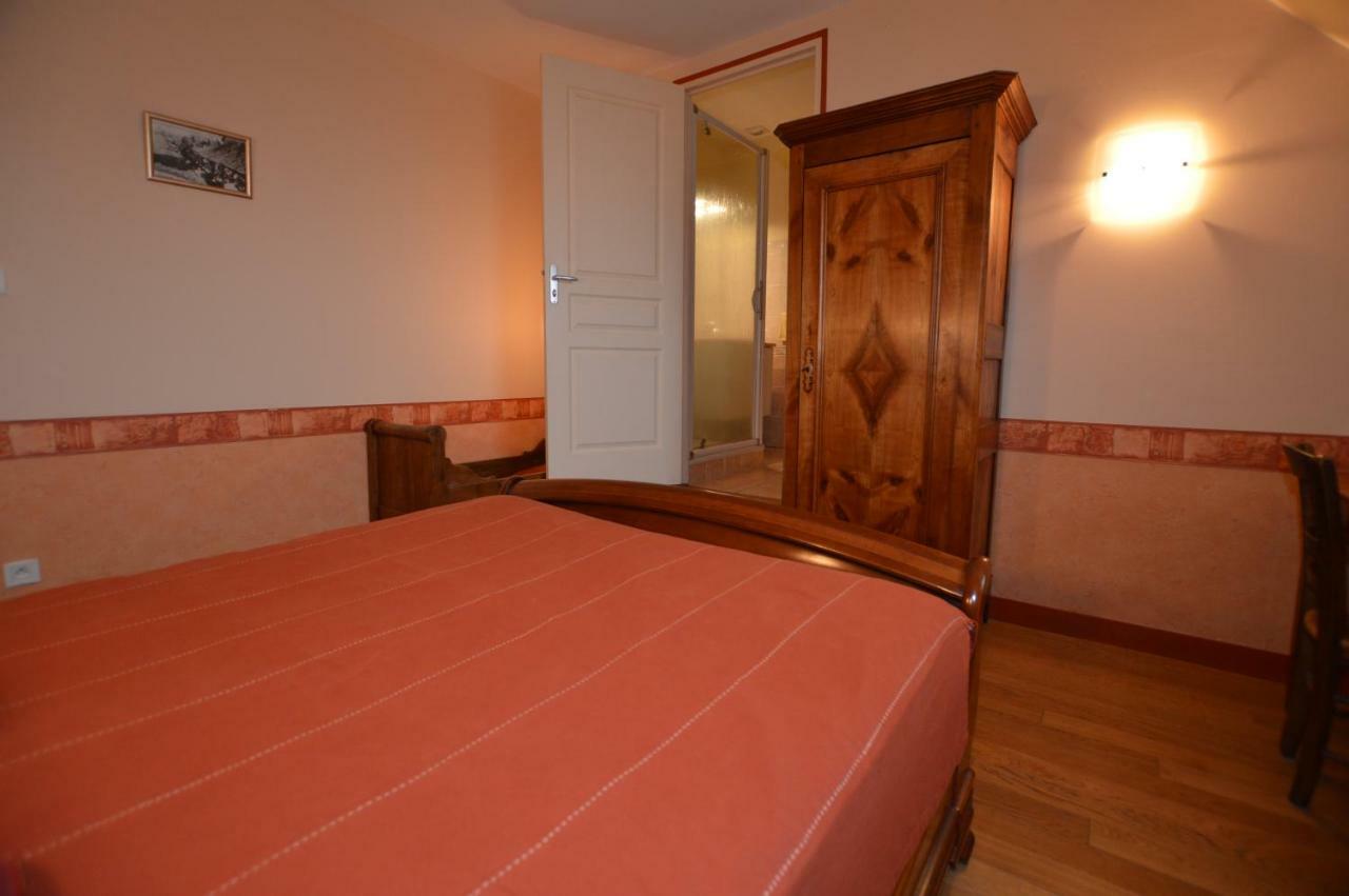 La Roche Bed and Breakfast Saint-Etienne-en-Cogles Buitenkant foto