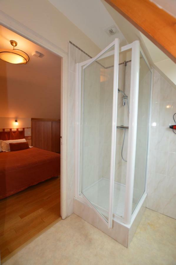 La Roche Bed and Breakfast Saint-Etienne-en-Cogles Buitenkant foto